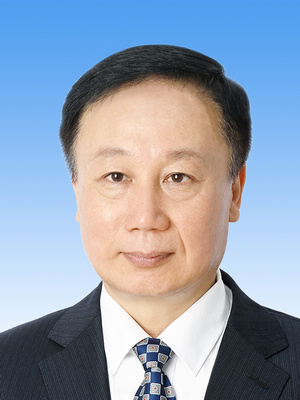 馬宏偉，男，滿族，1969年4月生，研究生學(xué)歷，中共黨員，現(xiàn)任人民日?qǐng)?bào)社副總編輯。