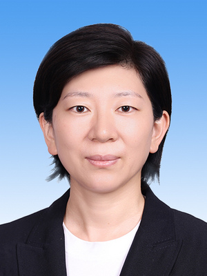 杜尚澤，女，漢族，1981年10月生，研究生學歷，中共黨員，現(xiàn)任人民日報社編委委員兼政治文化部主任、北京分社社長。